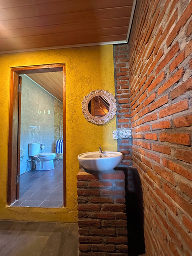 Bathroom 3, Munduk Harum Cabin, Buleleng