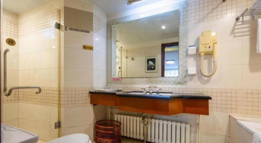Bathroom 5, Beijing Sichuan Dragon Garden Hotel, Beijing