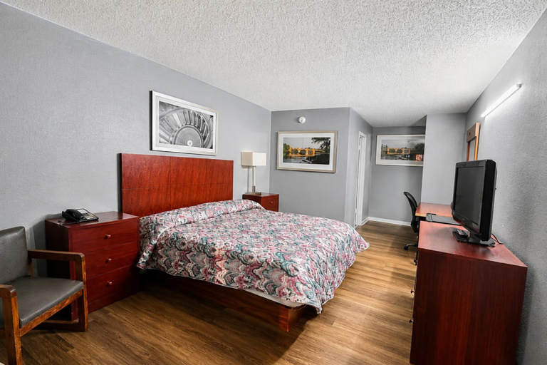Bedroom 4, Economy Inn Sweetwater I-75, Monroe