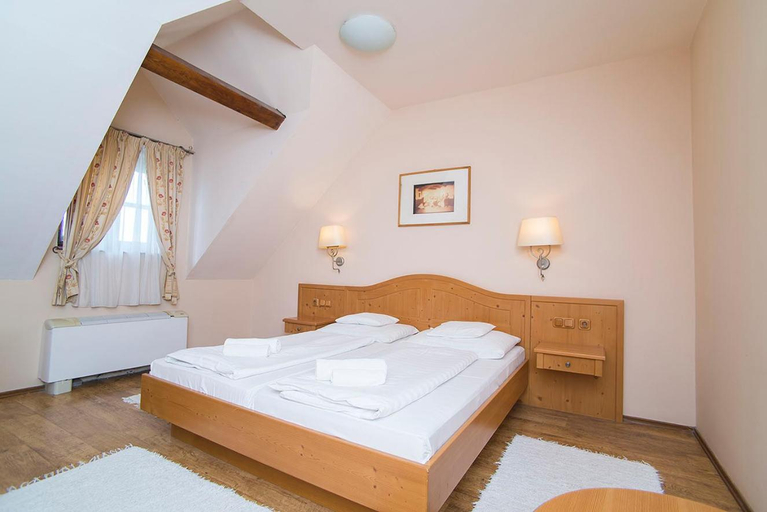 Bedroom 2, Gastland M1 Hotel & Conference Center, Pilisvörösvár