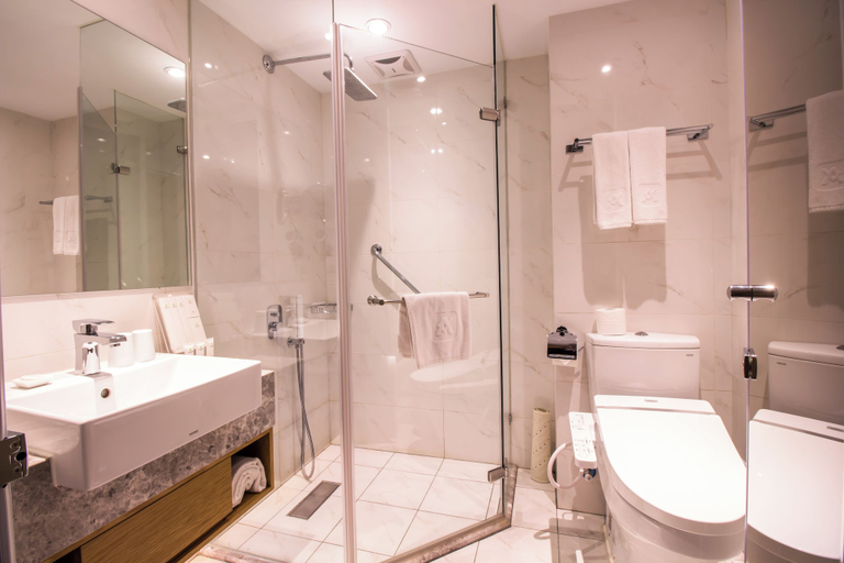 Bathroom 4, The Carlton, Taichung