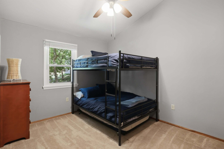 Room 3, Lakefront Escape With Private Dock, Fire Pit & Screened Porch, Morgan