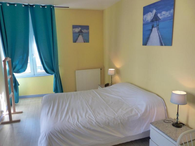 Bedroom 4, Logis Hotel Au Croissant, Indre