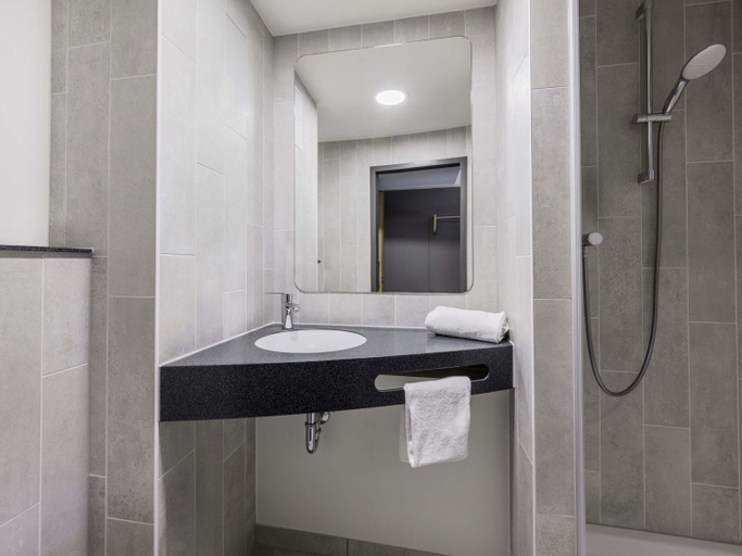 Bathroom 5, ibis budget Nurnberg Tennenlohe, Erlangen