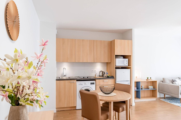 Kitchen, Quality Aparthotel Rochefort, Charente-Maritime