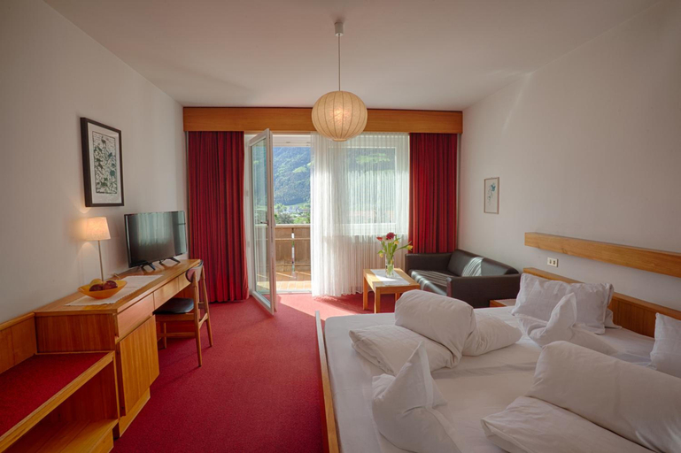 Bedroom 4, Weingarten, Bolzano