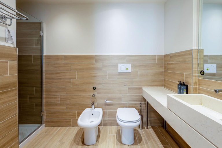 Bathroom 4, B&B HOTEL Expo Verona Villafranca, Verona