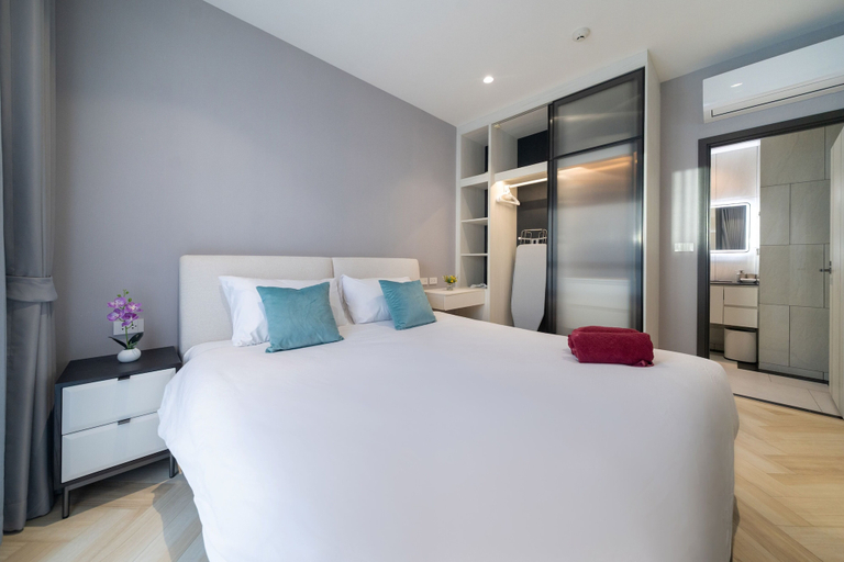 Room 2, Title Legendary D606, Phuket Island