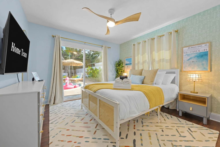 Room 3, Sleeps 10 Pool Hot Tub Sport Court Pool Table, Pinellas