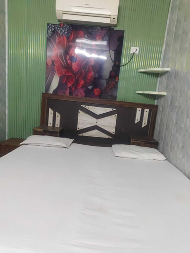 Room 5, Hotel Tejas Inn, Varanasi