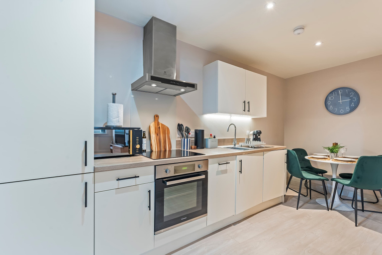 Room 2, Hartley Hill Gem - Modern Apartment Near Leeds Centre, Leeds