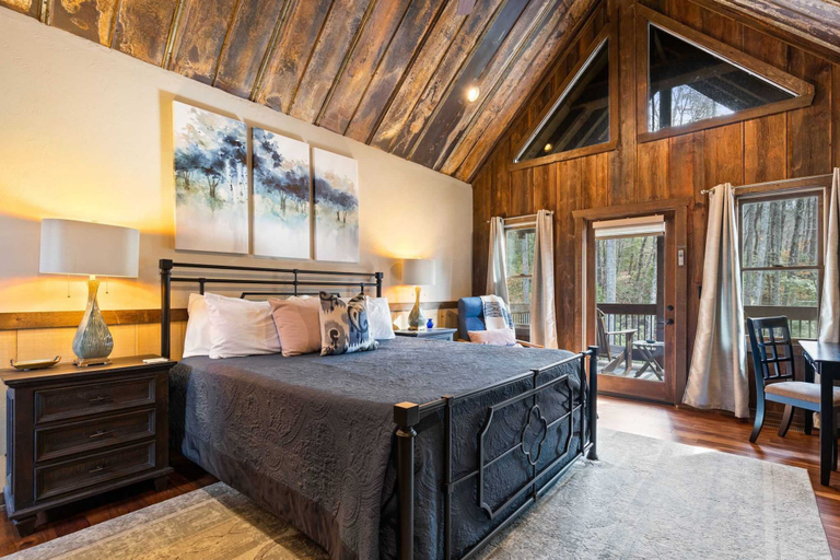 Room 4, Blue Ridge Cabin Stunning Views Hot Tub Game Room, Fannin