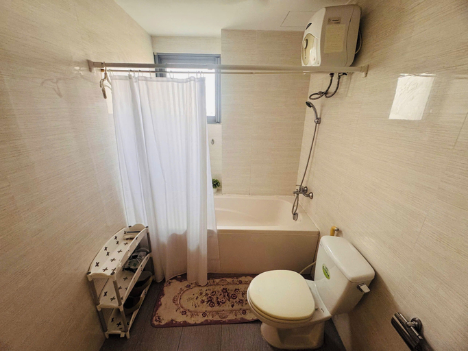Bathroom, Green Valley EmHouse, District 7