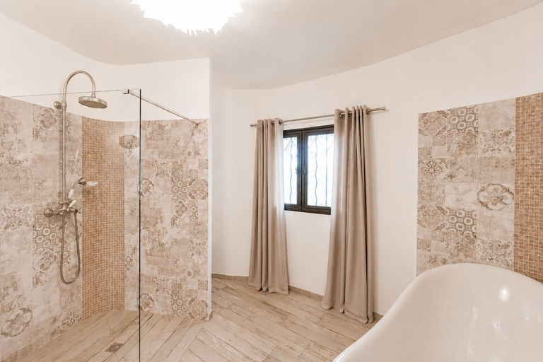 Bathroom 4, Hostellerie Du Moulin Des Oliviers, Corse-du-Sud