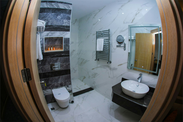 Bathroom 3, Iris Hotel Baku, Baku