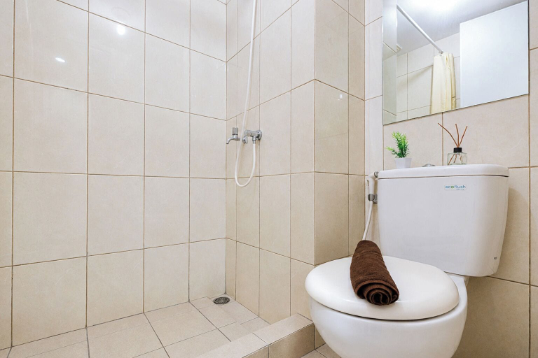 Interior 2, Homey And Neat Studio Room At Apartment Springlake Summarecon Bekasi, Bekasi