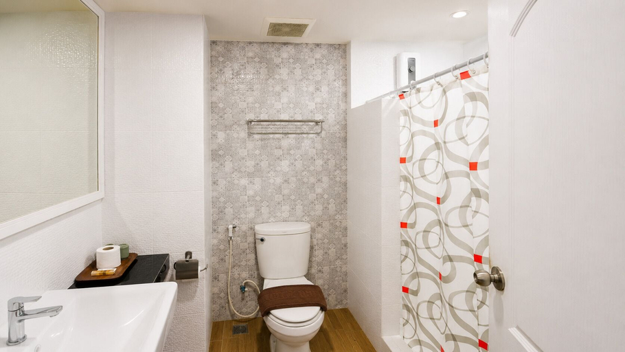 Bathroom 3, Harmony Inn, Pattaya