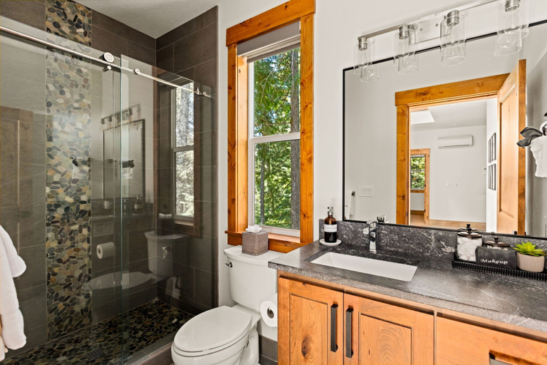 Room 3, 2 Homes Sleeps 22 Sauna Hot Tub Fire Pit, Clackamas