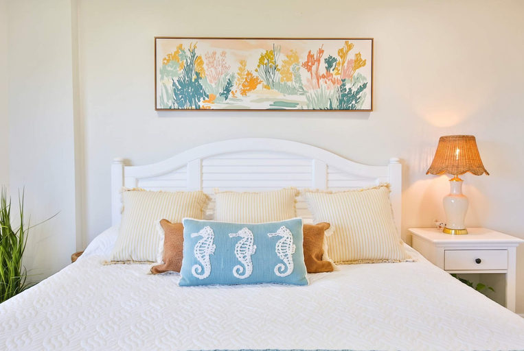 Room 4, Keys Escape Oceanfront Resort Condo Sleeps 6, Monroe