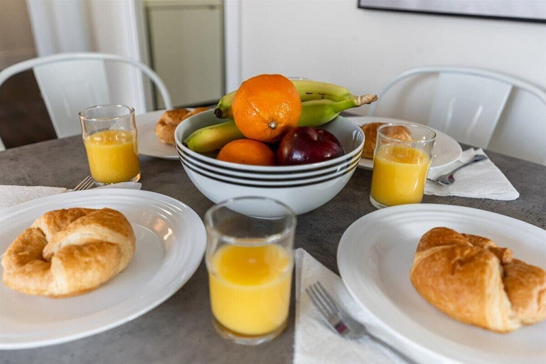 Food & Drinks 4, Diamond Collection- 2 & 3 Bedroom Suites, Toronto
