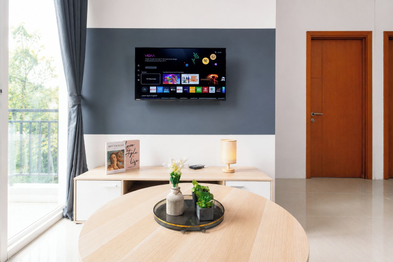 Television 5, Stunning 2Br Apartment Woodland Park Residence, Jakarta Selatan