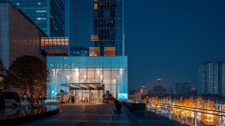 Exterior & Views