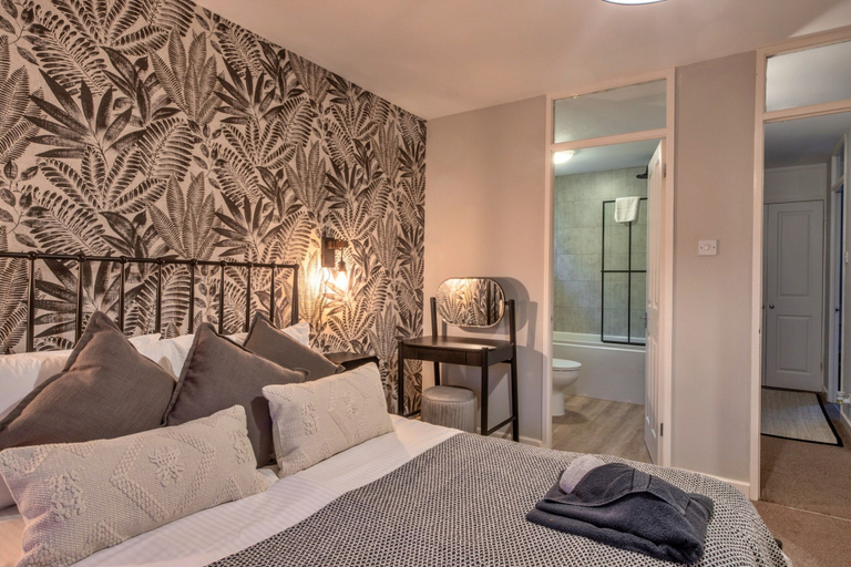Room 5, Premium Cornwall Park Lodge for 6, Cornwall