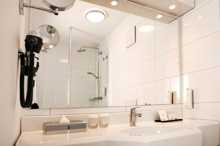 Bathroom 3, Hotel Frisia, Leer