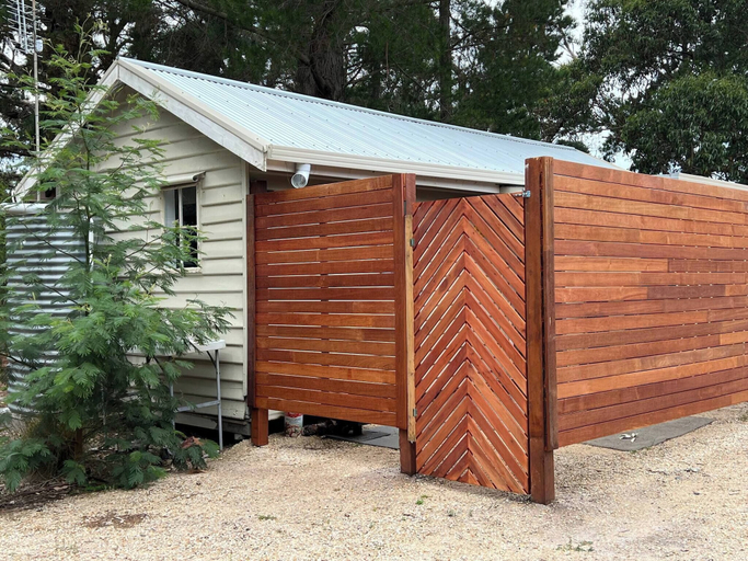 Exterior 4, Kangaroo Bungalow Raymond Island, E. Gippsland - Bairnsdale