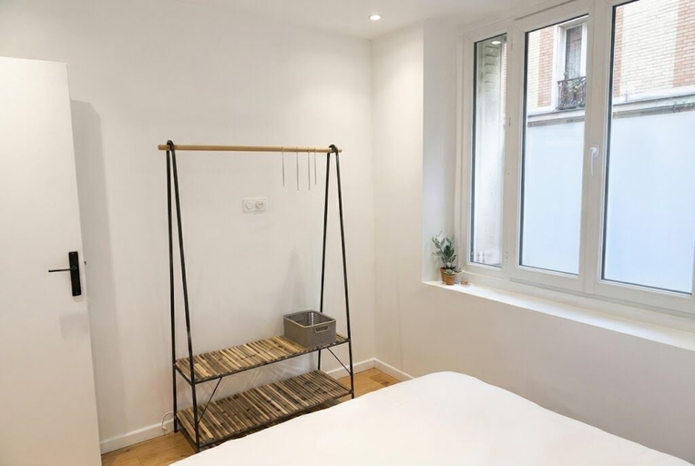 Room 2, celine 16, Paris