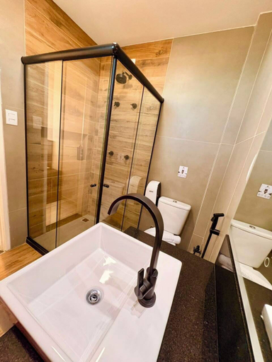 Bathroom 5, Hit Hotel, Salvador