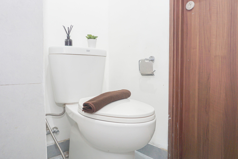 Interior 5, Comfortable Minimalist Studio Room At Apartment Royal Sentul Park, Bogor