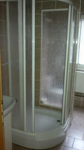 Bathroom 4, Smaragd, Praha 5
