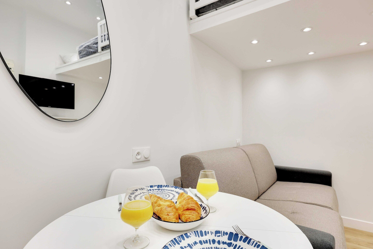 Dining 3, Cozy Studio 4P Near La Defense, Hauts-de-Seine