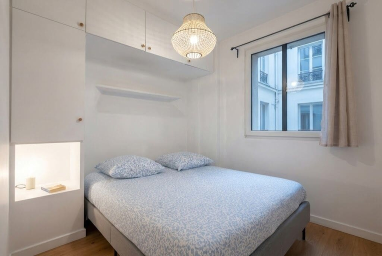 Room 2, celine celia, Paris