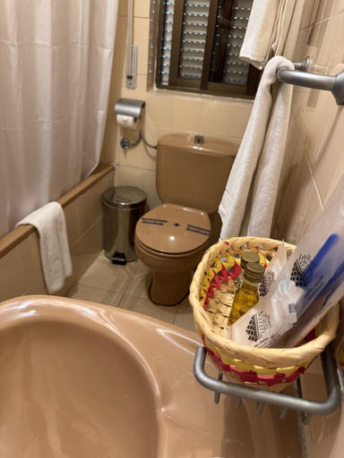 Bathroom 4, Puerta Nazarí, Granada