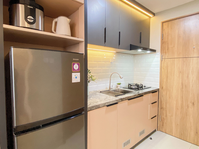 Interior 2, Bright And Warm Studio Room At Apartment Lrt City Jatibening, Bekasi