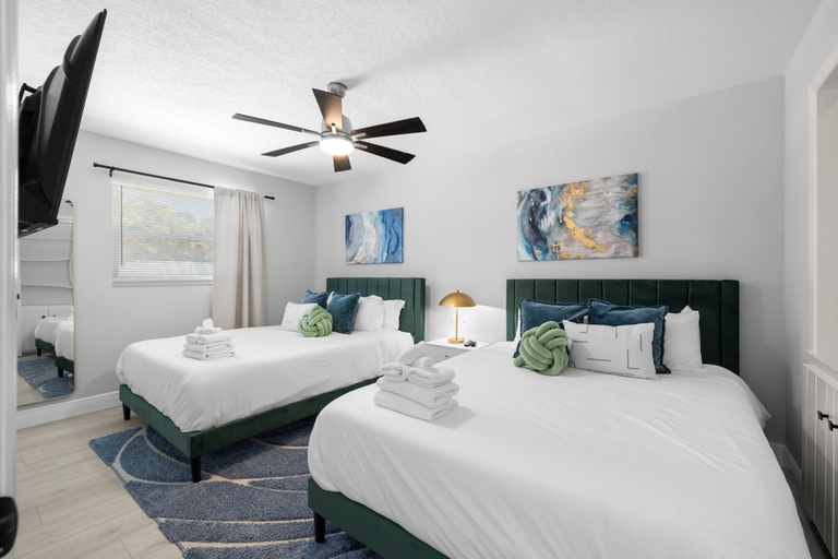 Room 3, Sand Volleyball Pool Hot Tub 4BR Seminole FL, Pinellas