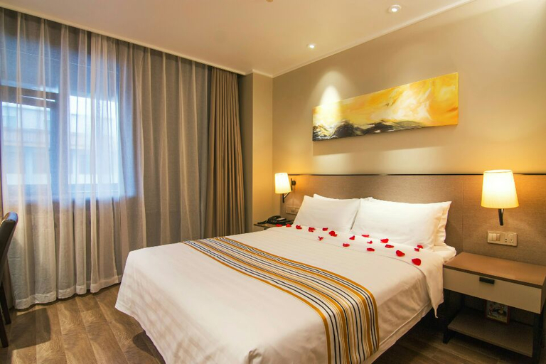 Bedroom 2, Homeinn Plus Hotel (Linyi Yinan Lishan Road), Linyi