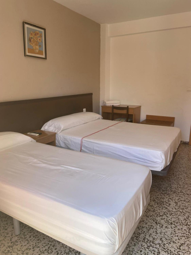 Bedroom 2, Hotel Iris, Alicante