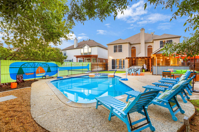 Room 5, The Painted Paddle Pool Hottub Pickleball Court, Denton