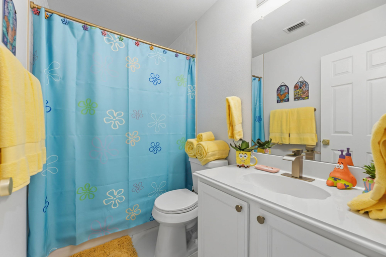 Room 3, 4 Themed Rooms 11 Min to Universal Kids, Collin