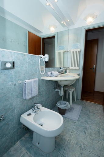 Bathroom 5, Termeterna Resort, Padua