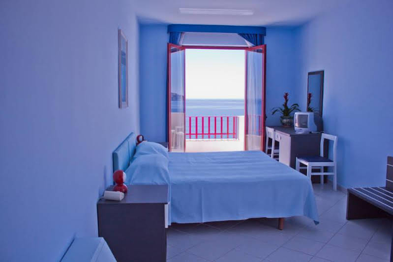Bedroom 4, Albatros Beach Hotel - Letojanni, Messina