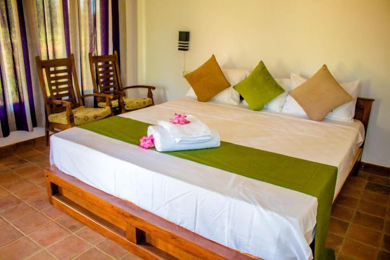 Bedroom, Tiara Elephant Lodge, Palugaswewa
