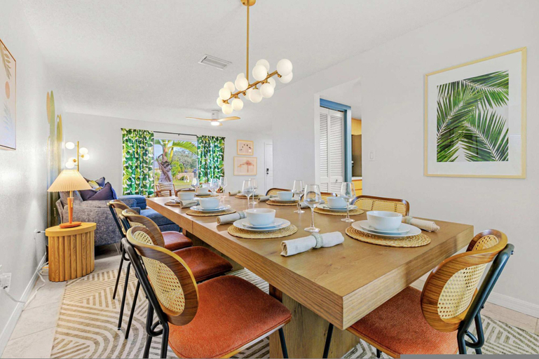 Room 4, Pool Fire Pit Retreat Sleeps 14 - BBQ Grill, Pinellas