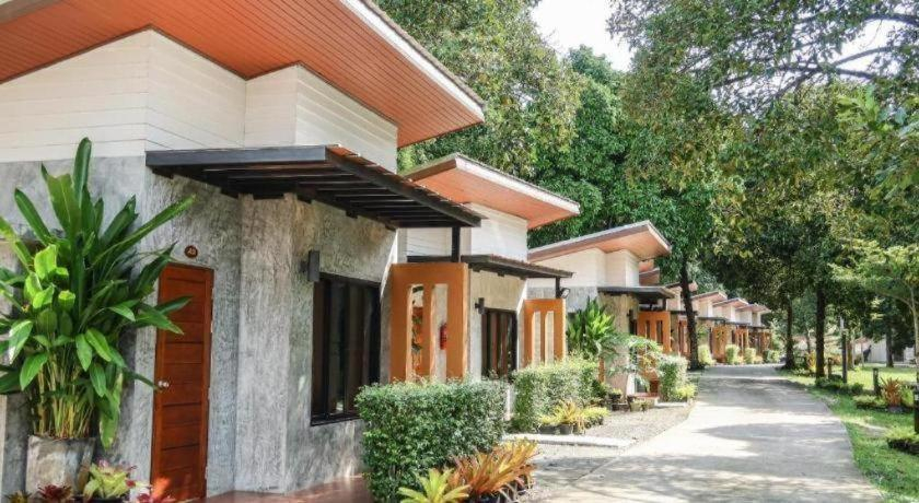 Exterior & Views 1, Baan Klang Suan Resort, Lang Suan