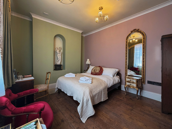 Room 2, 41 Whitfield Street, London