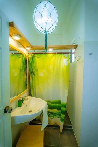 Bathroom, Trinco Beach by DSK, Trincomalee Town and Gravets
