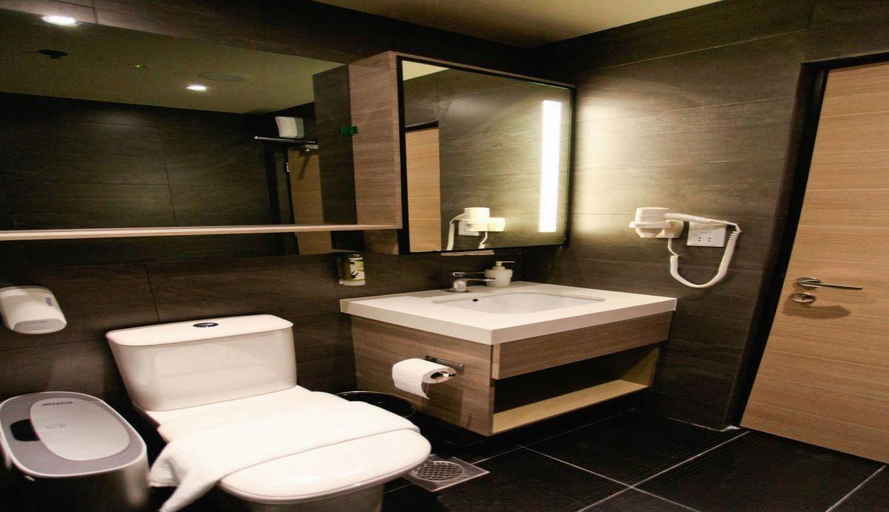 Bathroom 4, Changi Transit Hotel Terminal 1, Singapore